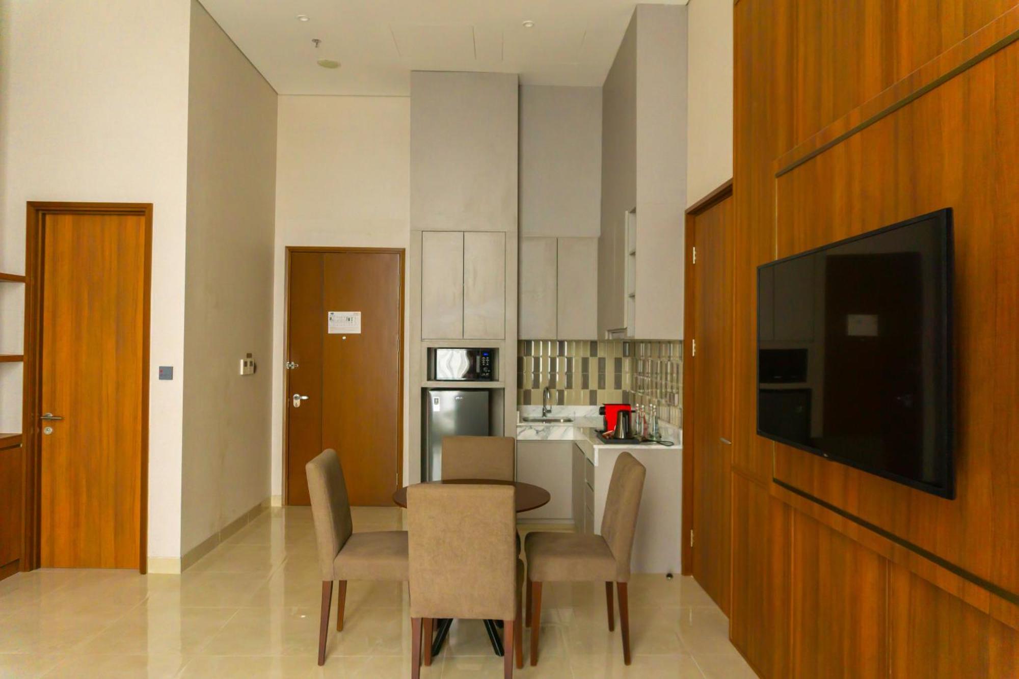 Trembesi Hotel Serpong Exterior photo