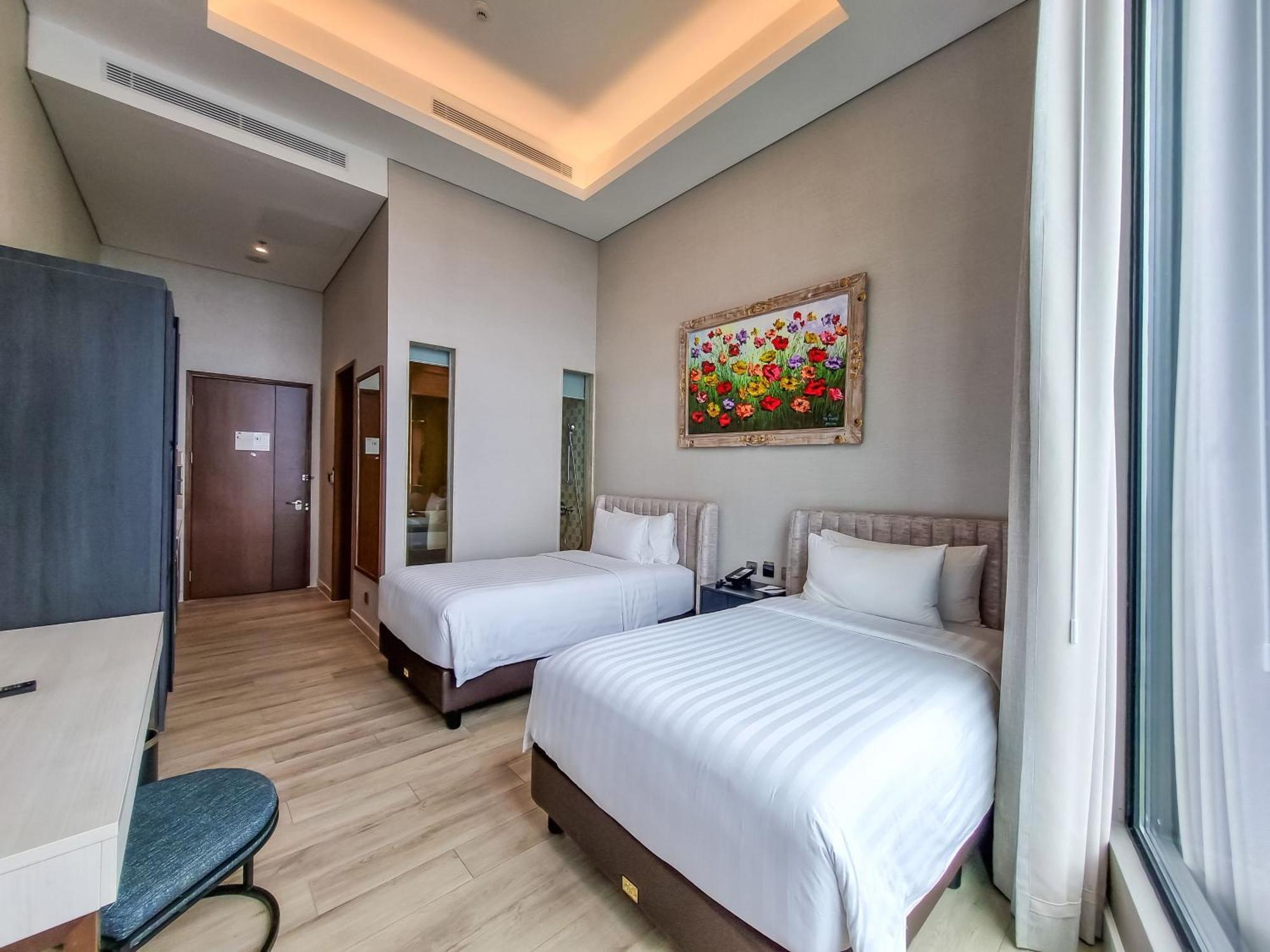 Trembesi Hotel Serpong Exterior photo
