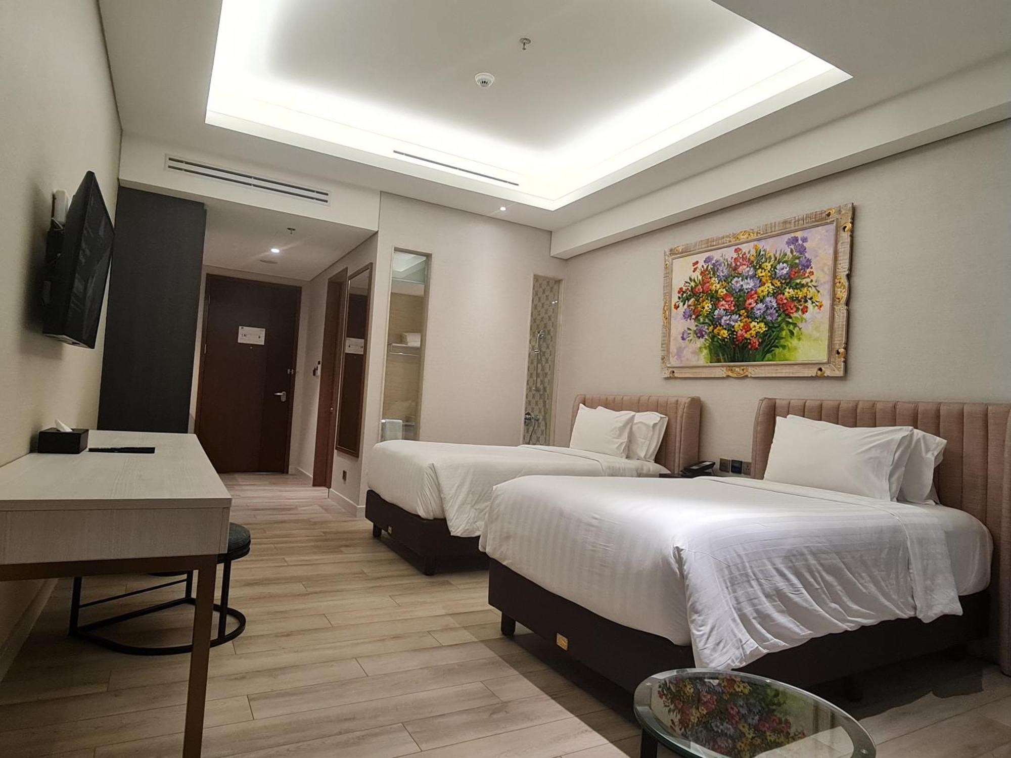 Trembesi Hotel Serpong Exterior photo